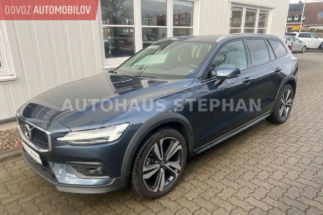 Volvo V60 Cross Country Pro B4 AWD, 145kW, A8, 5d.