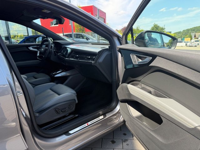 Audi Q4 e-tron 40 S-Line RWD, 150kW, A, 5d.