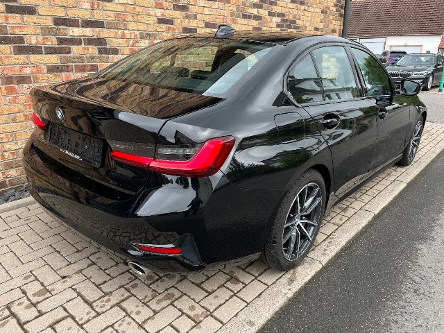 BMW rad 3 Sport Line 320d xDrive, 140kW, A8, 4d.