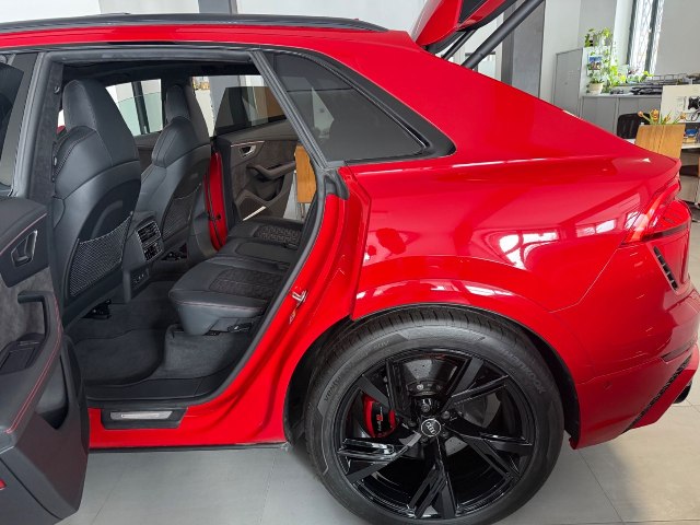 Audi RSQ8 4.0 TFSI V8 quattro Tiptronic, 441kW, A8, 5d.