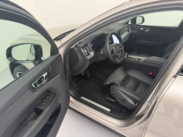 Volvo XC60 Ultra Dark T6 PHEV AWD, 257kW, A, 5d.