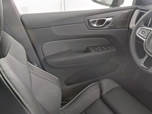 Volvo XC60 Black Edition B5 AWD, 184kW, A8, 5d.