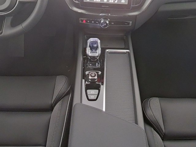 Volvo XC60 Black Edition B5 AWD, 184kW, A8, 5d.