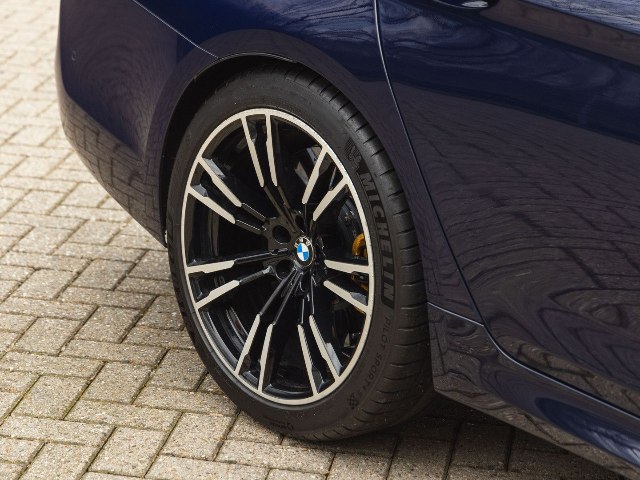 BMW M5 4.4 V8 xDrive, 441kW, A8, 5d.