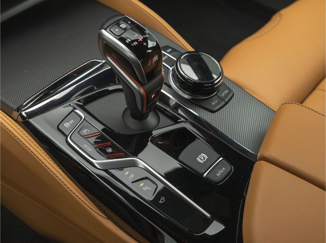 BMW M5 4.4 V8 xDrive, 441kW, A8, 5d.